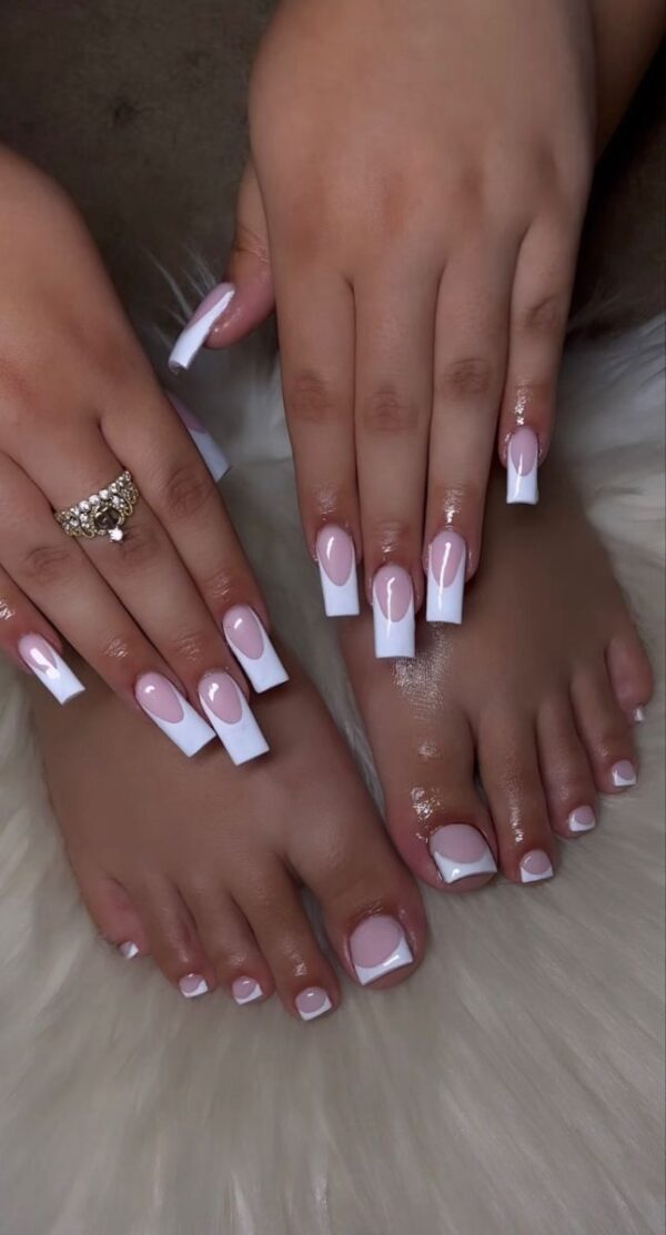 Manicura y pedicura francesa Baddie