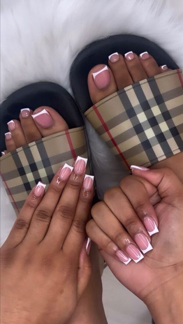 Manicura y pedicura francesa Baddie