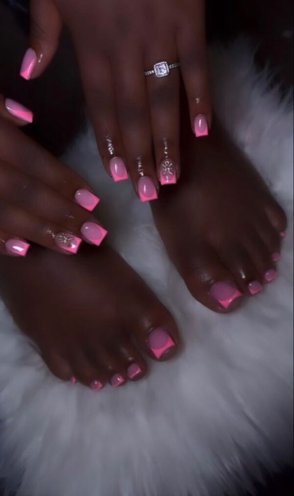 Manicura y pedicura francesa Baddie