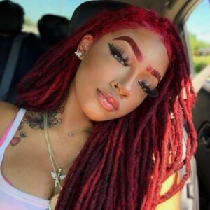 Rastas rojas estilo Baddie