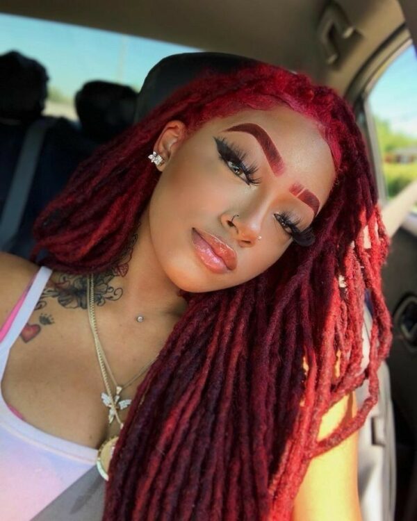 Rastas rojas estilo Baddie